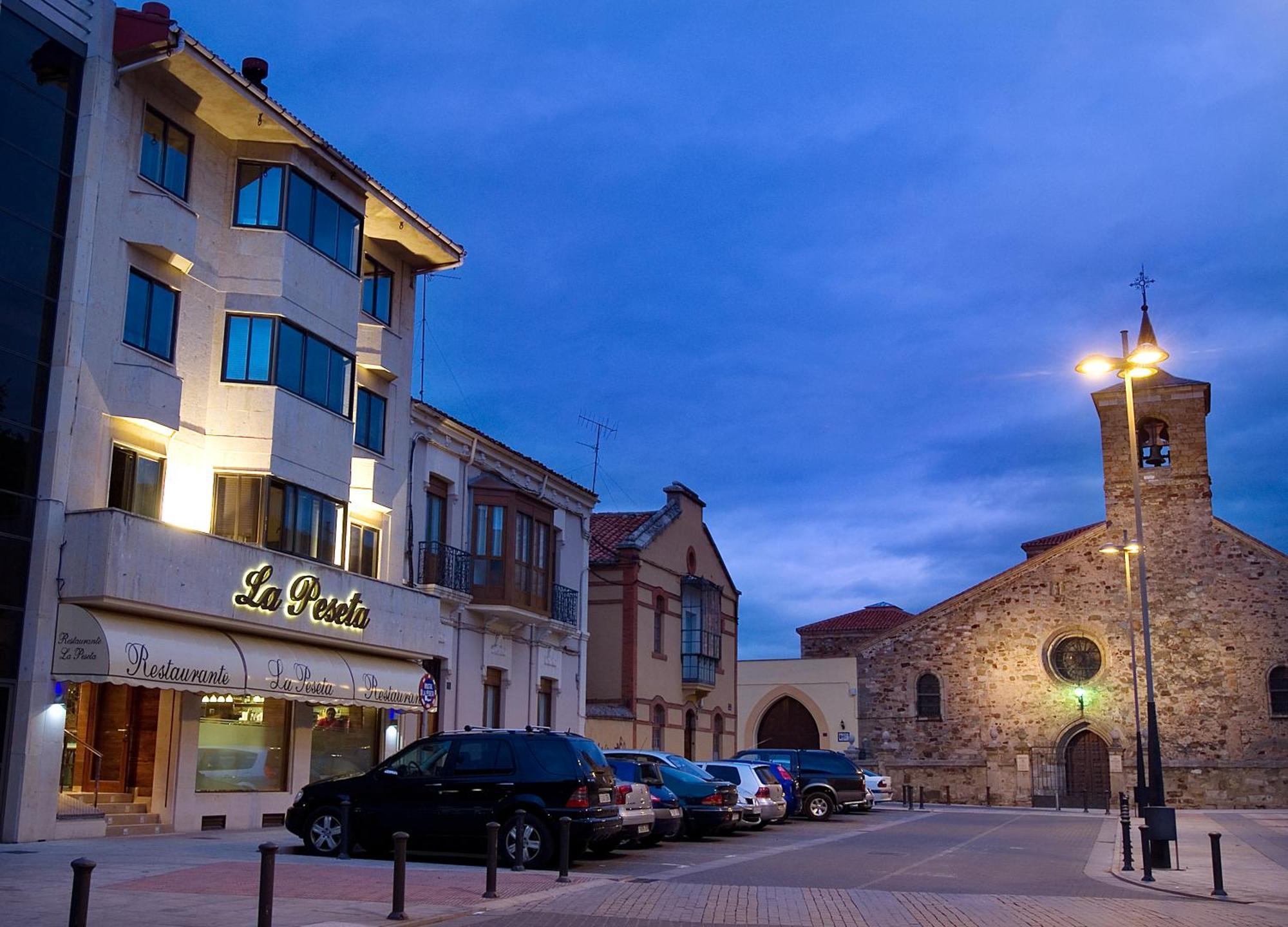 Hotel Restaurante La Peseta Astorga Exterior photo