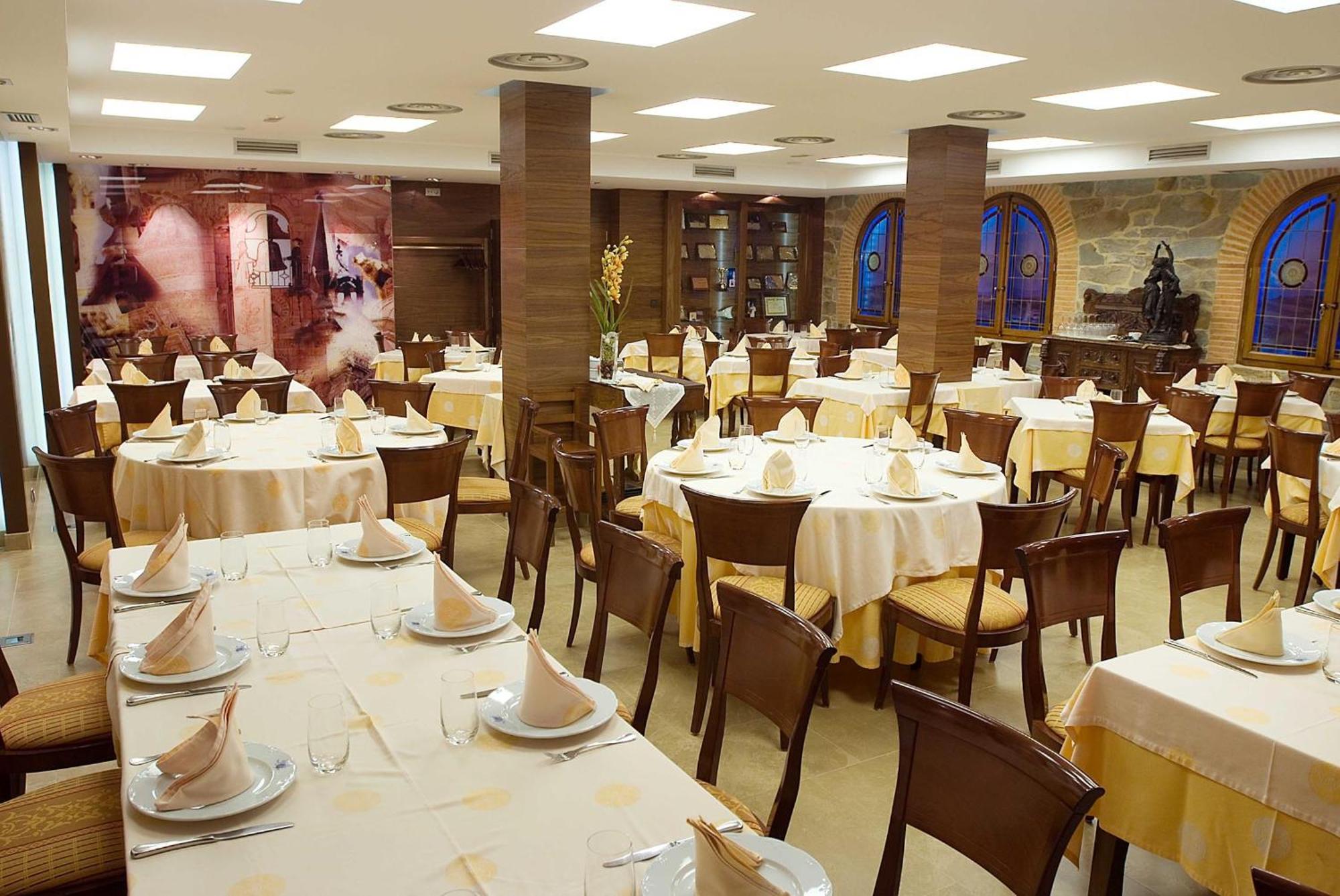 Hotel Restaurante La Peseta Astorga Exterior photo
